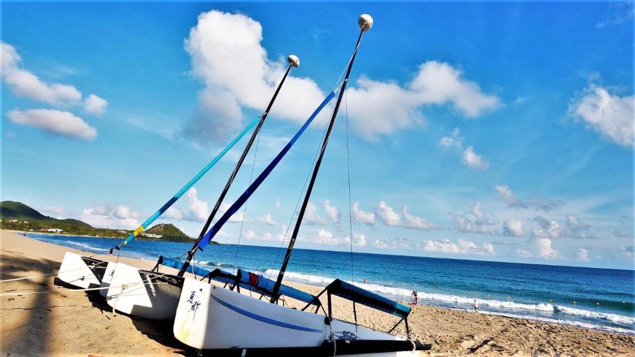 Chateau Beach Resort Kenting Exteriör bild A Hobie 16 on the beach